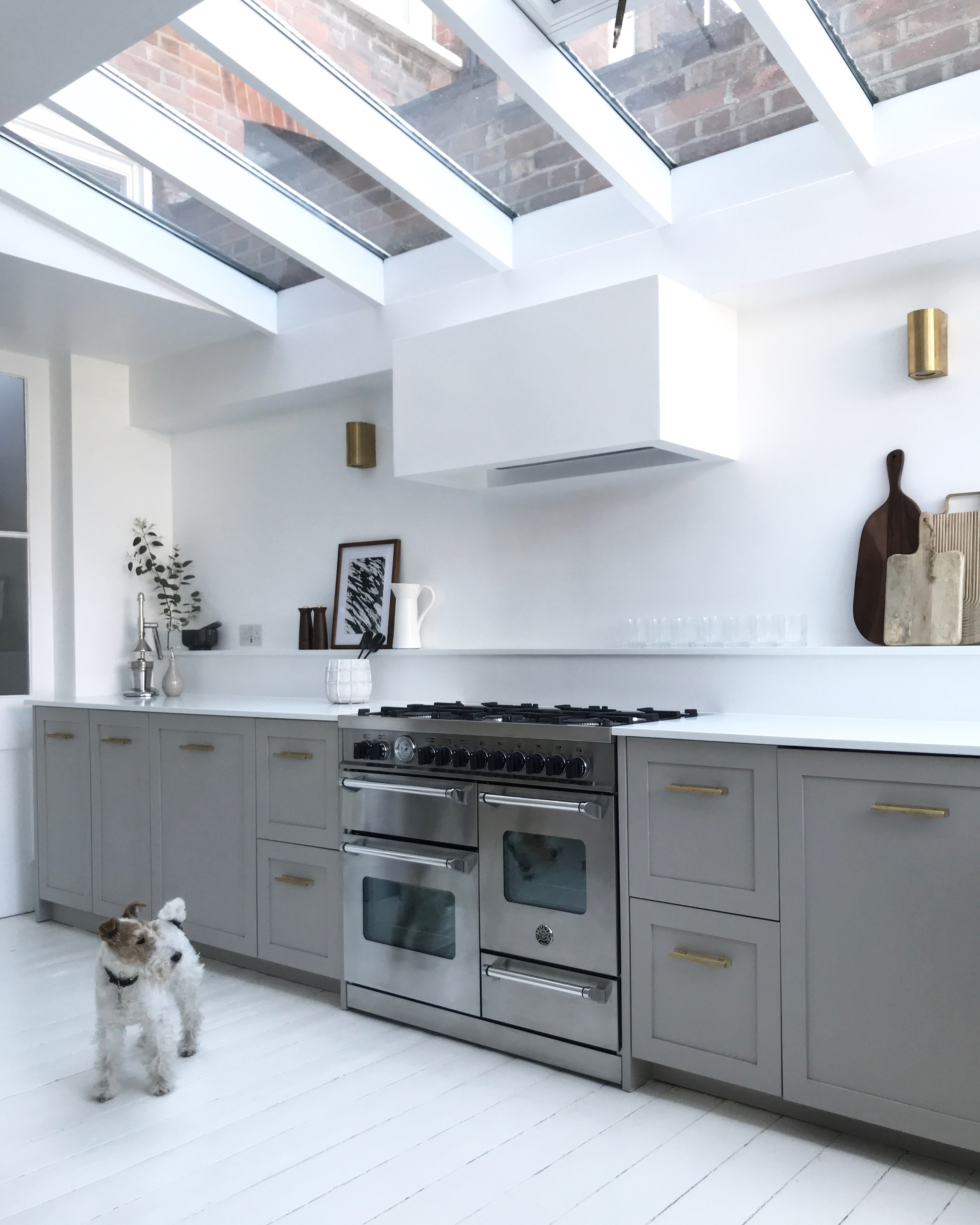 Shaker Doors in Light Grey Kitchen